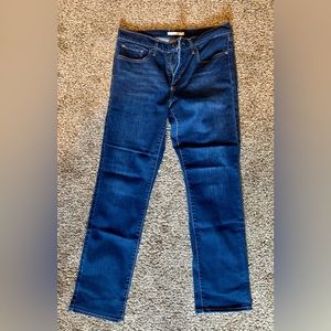 Levi’s 314 Shaping Straight Women’s Jeans